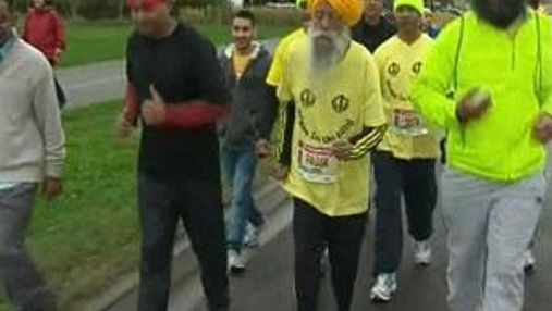 100-летний индиец Фауджа Сингх стал самым старшим в мире марафонцем