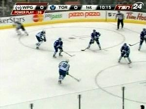 "Торонто" дома обыграла "Виннипег"