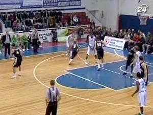 "ФЕРРО-ЗНТУ" впевнено розібрався із "Донецьком" "ФЕРРО-ЗНТУ" впевнено розібрався із "Донецьком"