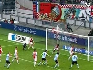 "Фейенорд" в большинстве не удержал преимущества над "Аяксом" "Фейенорд" в большинстве не удержал преимущества над "Аяксом"