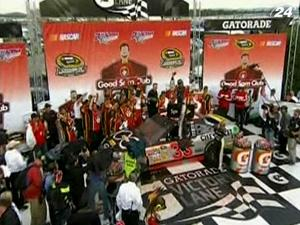 NASCAR: Клинт Боер одержал пятую победу в карьере