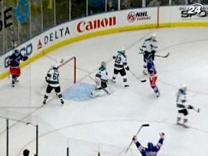 NHL: "Рейнджерс" прервали победную серию "Сан-Хосе" NHL: "Рейнджерс" прервали победную серию "Сан-Хосе"