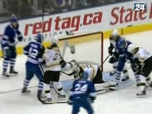 Хоккейный клуб "Бостон" на выезде разгромил "Торонто" Хоккейный клуб "Бостон" на выезде разгромил "Торонто"