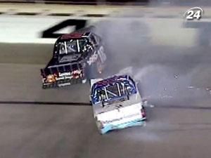 Кайл Буш получил дисквалификацию за аварию Кайл Буш получил дисквалификацию за аварию