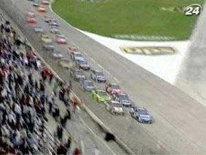 Стюарт вплотную приблизился к лидеру чемпионской гонки Стюарт вплотную приблизился к лидеру чемпионской гонки