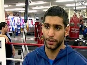 Бокс: Амір Хан готується до захисту титулу в бою проти Ламонта Петерсона Бокс: Амір Хан готується до захисту титулу в бою проти Ламонта Петерсона