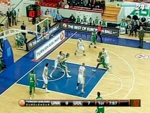 На своей площадке УНИКС разгромил "Олимпию" На своей площадке УНИКС разгромил "Олимпию"