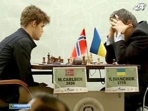 Шахматист Василий Иванчук сыграл вничью против Магнуса Карлсена Шахматист Василий Иванчук сыграл вничью против Магнуса Карлсена