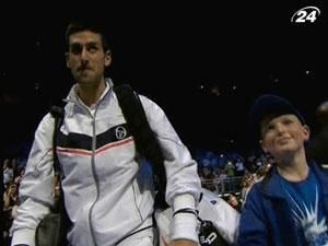 Новак Джокович начал выступление на турнире с трудной победы Новак Джокович начал выступление на турнире с трудной победы