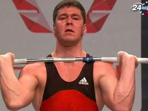 НОК признал спортсменом месяца тяжелоатлета Артема Иванова