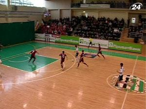 Футзал: "Энергия" уверенно переиграла чемпиона "Ураган"