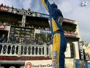 Бред Каселовскі продовжив контракт з "Penske" Бред Каселовскі продовжив контракт з "Penske"