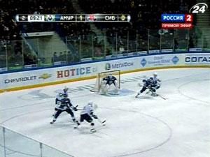 "Амур" утретє поспіль переграв "Сибір" "Амур" утретє поспіль переграв "Сибір"