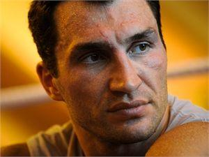 Бой Кличко-Мормек официально перенесли на март