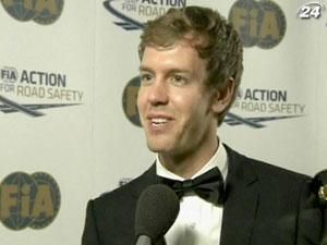 Формула-1: Себастін Феттель отримав трофей за перемогу в чемпіонаті Формула-1: Себастін Феттель отримав трофей за перемогу в чемпіонаті