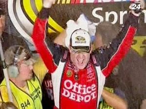 Тони Стюарта признали лучшим пилотом Америки в 2011 году Тони Стюарта признали лучшим пилотом Америки в 2011 году