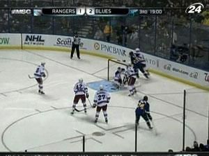 "Нью-Йорк Рейнджерс" проиграла уже пятый поединок против "Сент-Луиса" "Нью-Йорк Рейнджерс" проиграла уже пятый поединок против "Сент-Луиса"