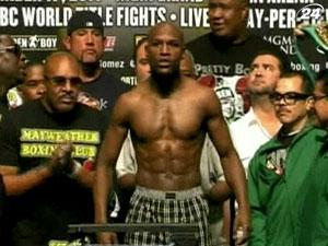 Бокс: Флойда Мейвезера приговорили к 3 месяцам заключения