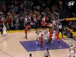 Одно очко решило судьбу матча между "Лейкерс" и "Булс" Одно очко решило судьбу матча между "Лейкерс" и "Булс"