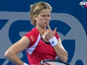 Теннис: Ким Клийстерс не доиграл полуфинальный матч из-за травмы Теннис: Ким Клийстерс не доиграл полуфинальный матч из-за травмы