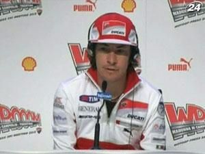Motorsport: Ники Хэйден несмотря на травму встретился с фанатами и журналистами Motorsport: Ники Хэйден несмотря на травму встретился с фанатами и журналистами