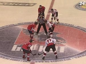 Через проблеми зі світлом матч "Беркута" і "Донбаса" зупинили на 40 хв. Через проблеми зі світлом матч "Беркута" і "Донбаса" зупинили на 40 хв.