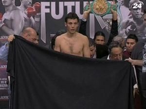 Нижня білизна допомогла Чавесу пройти процедуру зважування Нижня білизна допомогла Чавесу пройти процедуру зважування