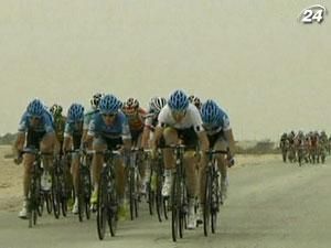 Велоспорт: Марк Кавендіш виграв етап, Том Бонен зберіг жовту майку Велоспорт: Марк Кавендіш виграв етап, Том Бонен зберіг жовту майку