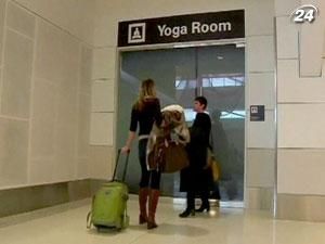 У аеропорту Сан-Франциско відкрилася перша в світі студія йоги для пасажирів