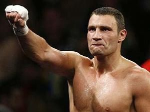 В бою с Чисорой Кличко повредил плечо В бою с Чисорой Кличко повредил плечо