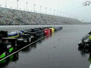 Nascar: дебютний етап сезону довелось перенести через дощ Nascar: дебютний етап сезону довелось перенести через дощ