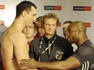 Сегодня Владимир Кличко будет защищать свои четыре чемпионских пояса Сегодня Владимир Кличко будет защищать свои четыре чемпионских пояса