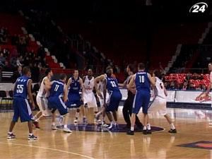 У збірній баскетболу двоє гравців "Донецька" Кравцов і Каррі У збірній баскетболу двоє гравців "Донецька" Кравцов і Каррі