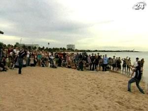 Перегони: Феттель та Веббер перед стартом сезону повеселилися на пляжі Перегони: Феттель та Веббер перед стартом сезону повеселилися на пляжі