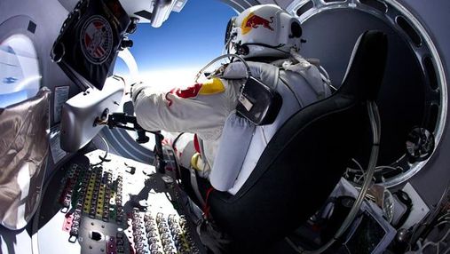 Австриец готовится к прыжку с 36-километровой высоты