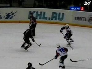 Хоккей: "Авангард" забросил 4 шайбы "Металлургу" уже к 11-й минуты