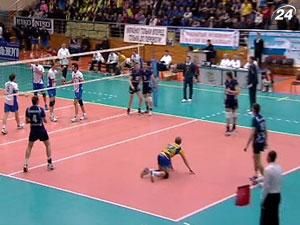 Волейболисты "Локомотива" проиграли первый матч "Динамо" Волейболисты "Локомотива" проиграли первый матч "Динамо"