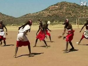 Африканське плем’я масаї зіграє в крикет в національному одязі