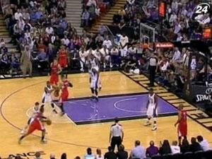 20 очок Фойє принесли "Кліпперс" перемогу над "Сакраменто" 20 очок Фойє принесли "Кліпперс" перемогу над "Сакраменто"