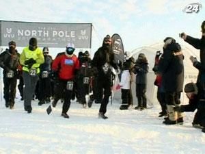 35 атлетів взяли участь в марафоні на Північному Полюсі