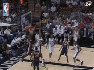 Паркер приніс "Сан-Антоніо" першу перемогу в раунді плей-оф NBA Паркер приніс "Сан-Антоніо" першу перемогу в раунді плей-оф NBA