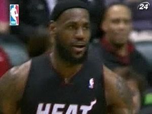 Леброн Джеймс в третий раз в карьере стал самым ценным игроком НБА Леброн Джеймс в третий раз в карьере стал самым ценным игроком НБА