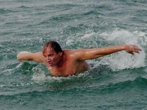 Севастополець плавом перетнув море від Кіпру до Ізраілю Севастополець плавом перетнув море від Кіпру до Ізраілю