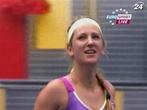 Азаренко шестой раз в сезоне победила Радванску, Серена Уильямс одолела Храдецку