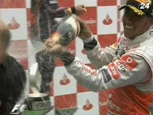 McLaren предложит Хэмилтону зарплату в 20 млн фунтов стерлингов в год McLaren предложит Хэмилтону зарплату в 20 млн фунтов стерлингов в год