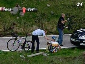 Участники Giro D'Italia преодолели тяжелый горный этап гонки