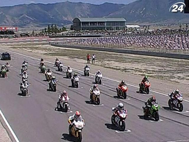 Карлос Чека одну из гонок выиграл, в другой - сошел с дистанции Карлос Чека одну из гонок выиграл, в другой - сошел с дистанции