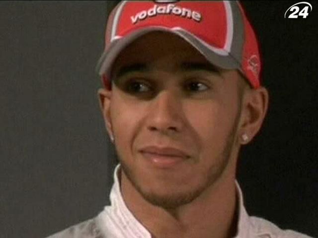 Льюис Хэмилтон определится с будущим только в межсезонье Льюис Хэмилтон определится с будущим только в межсезонье