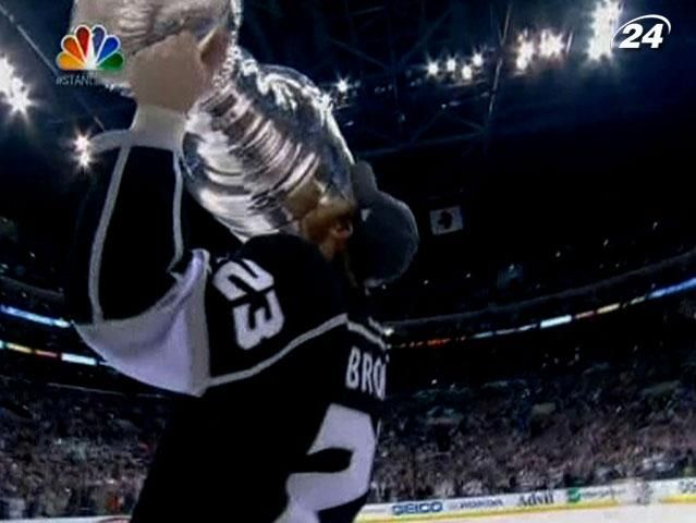 Хоккей: "Лос-Анджелес" стал новым обладателем престижнейшего трофея - Stanley Cup
