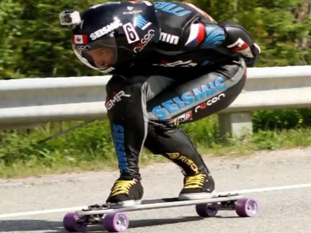 Канадець встановив рекорд, розігнавшись на скейті до 130 кілометрів (ВІДЕО) Канадець встановив рекорд, розігнавшись на скейті до 130 кілометрів (ВІДЕО)